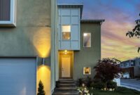 photo-1494526585095-c41746248156-3 Pemasangan AC di Balkon Apartemen Semi-Outdoor: Strategi Aman agar Outdoor Unit Tidak Cepat Overheat