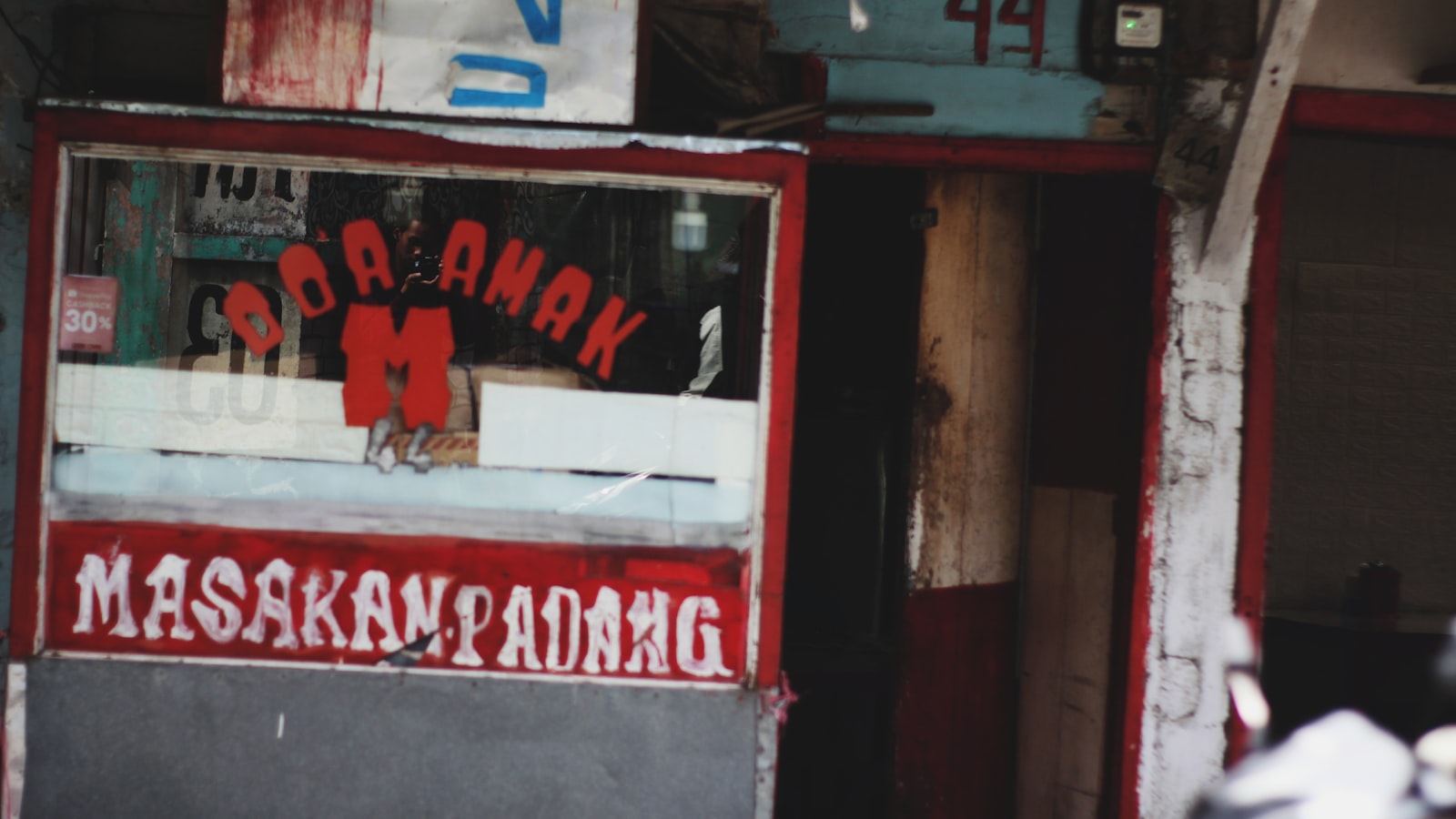 Pemasangan AC untuk Kamar Lembap dan Rawan Jamur: Strategi Instalasi yang Lebih Sehat dan Tahan Lama